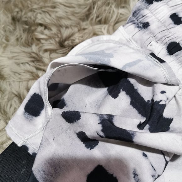 Stylish Black and White Women's Shorts - Picture 11 of 11